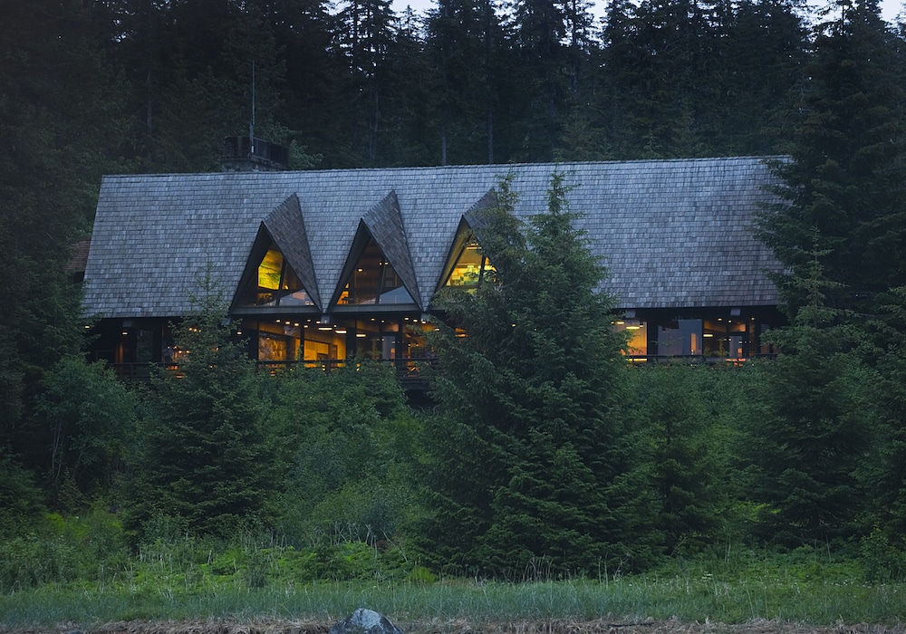 Glacier Bay Lodge view 4