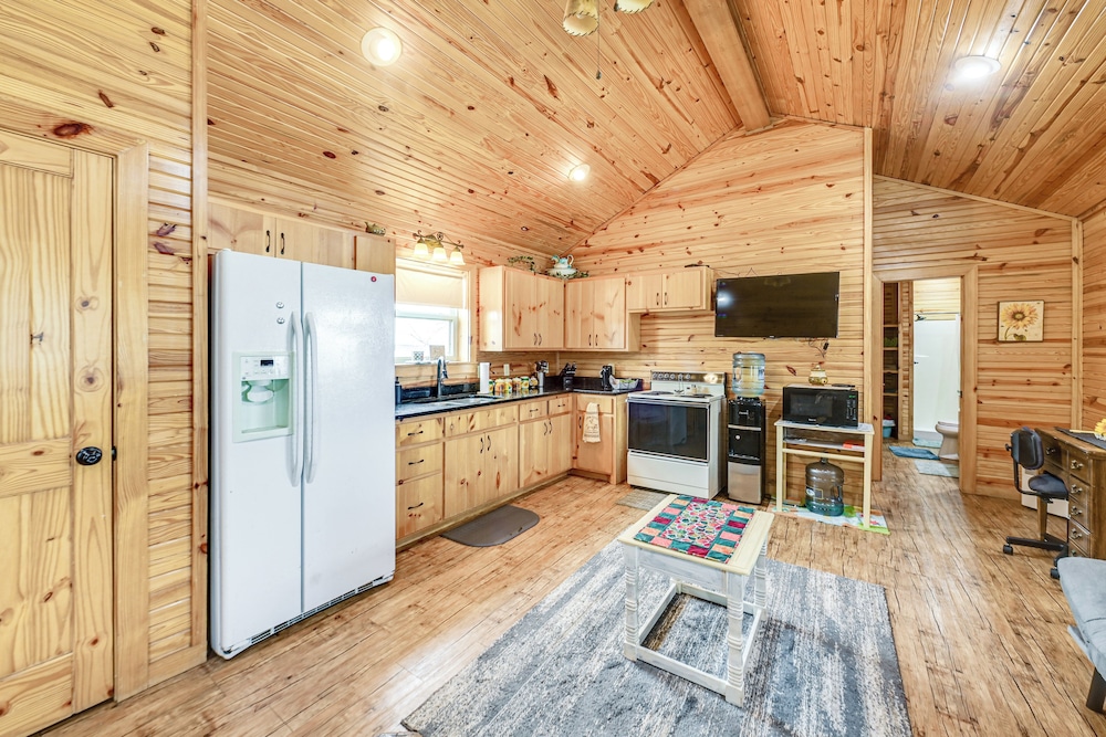 Pond Access & Deck: Peaceful Ballantine Getaway!
