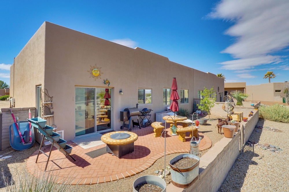 Mtn-view Oasis w/ Pool Access in Green Valley!