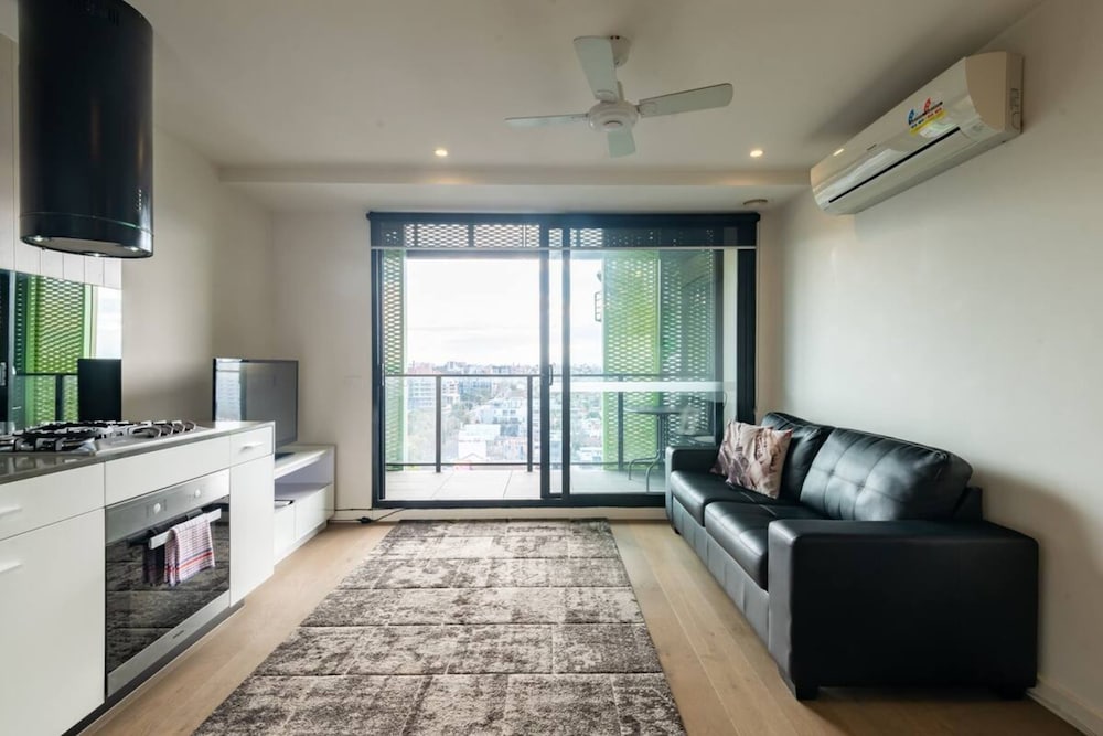 Modern 1 Bedroom Apartment in St Kilda