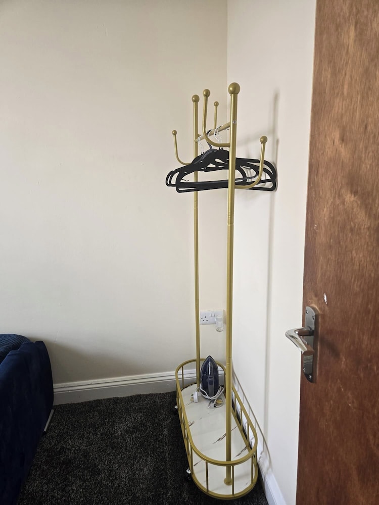 2 Bed - Sleeps 6 - Private Balcony - City Centre