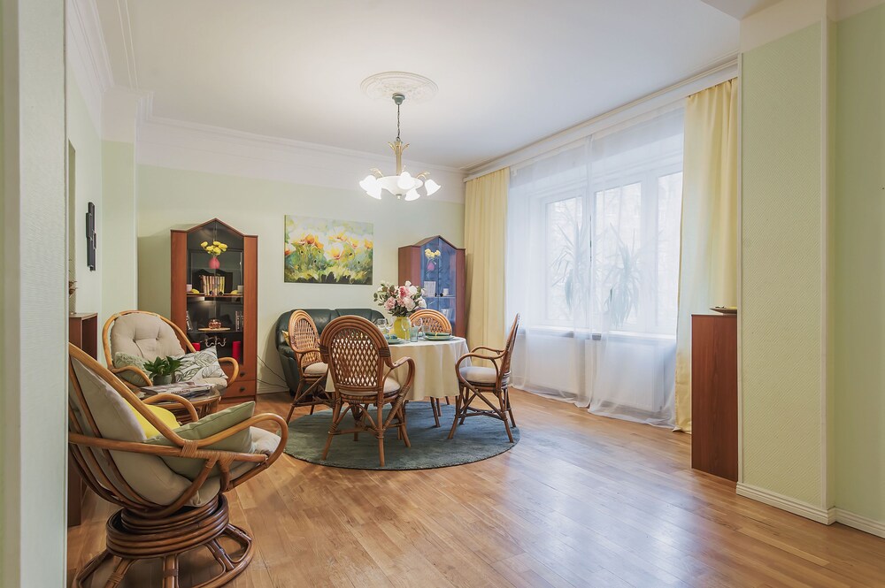 GM Apartment Staropimenovskiy 16