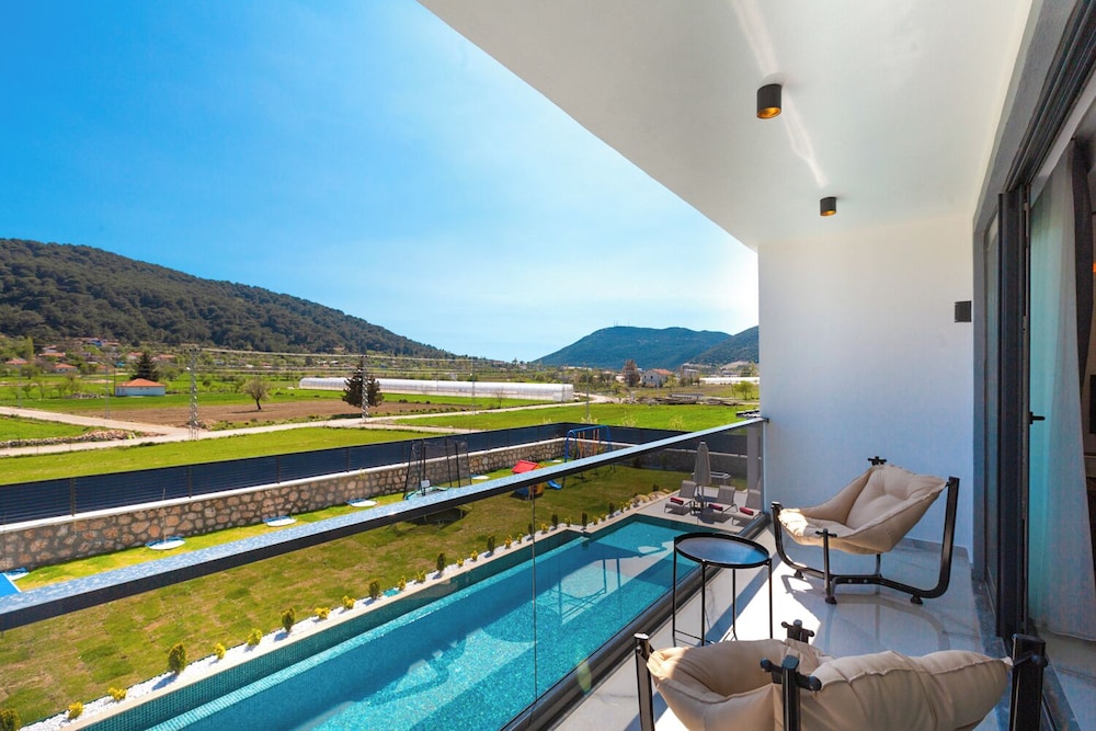 Villa White House