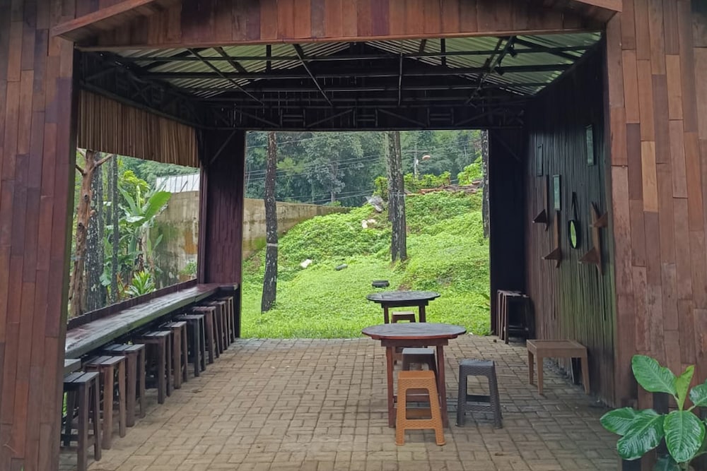 Alas Pacet by TwoSpaces Mojokerto