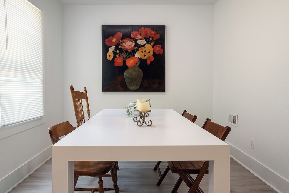 Detroit 4BR Home Bathtub & Pet Friendly Stay