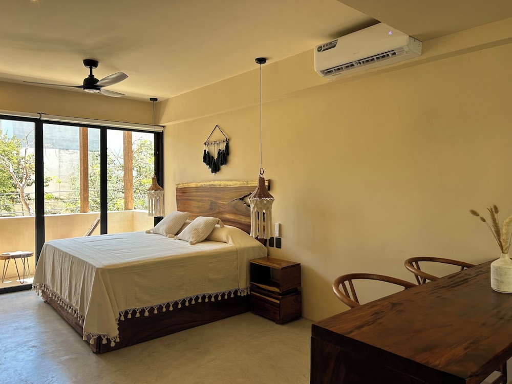 Gym & pool Jungle Studio Retreat C6