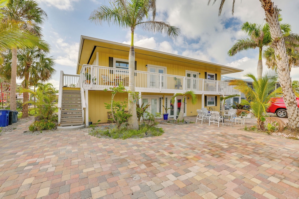 Walk to Beach: Fort Meyers Home w/ Patio!
