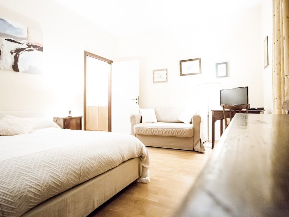 Trevi Fountain Home