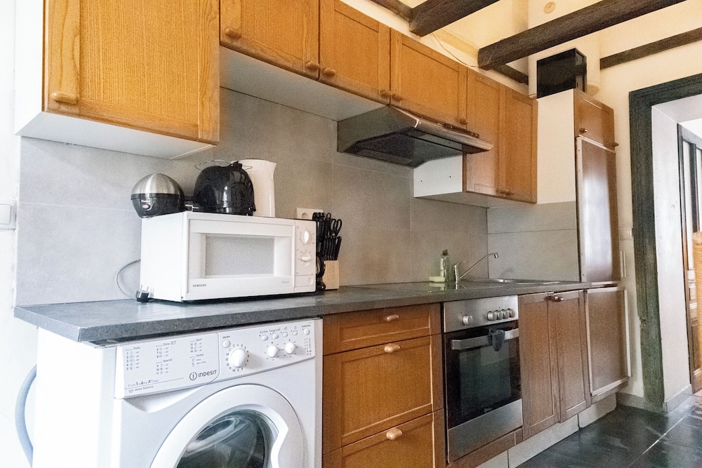 Charming 2BR Apt Near Meidling Station