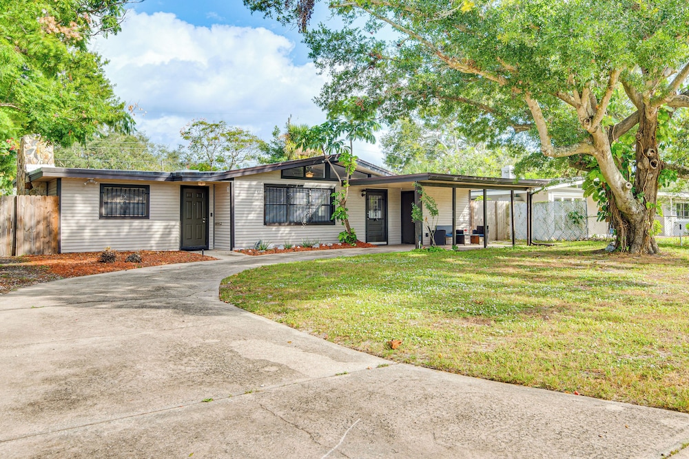 12 Mi to Beach: Home w/ Outdoor Dining in Cocoa!