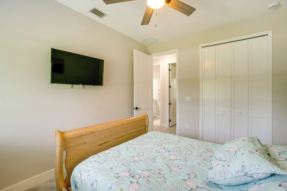 Golf Days & Beach Fun: Port Charlotte Home w/ Yard