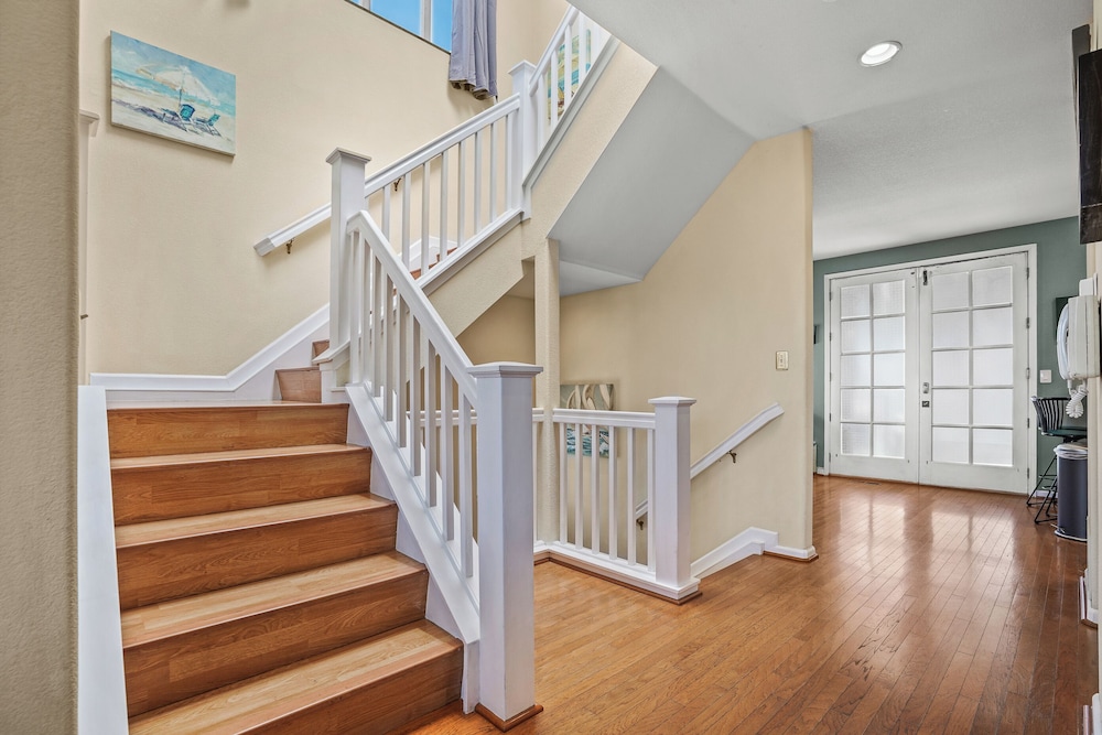 Beautiful 2BR in Silver Terrace