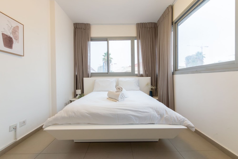 Prestigious Beachfront Villa PrivatePool view 2