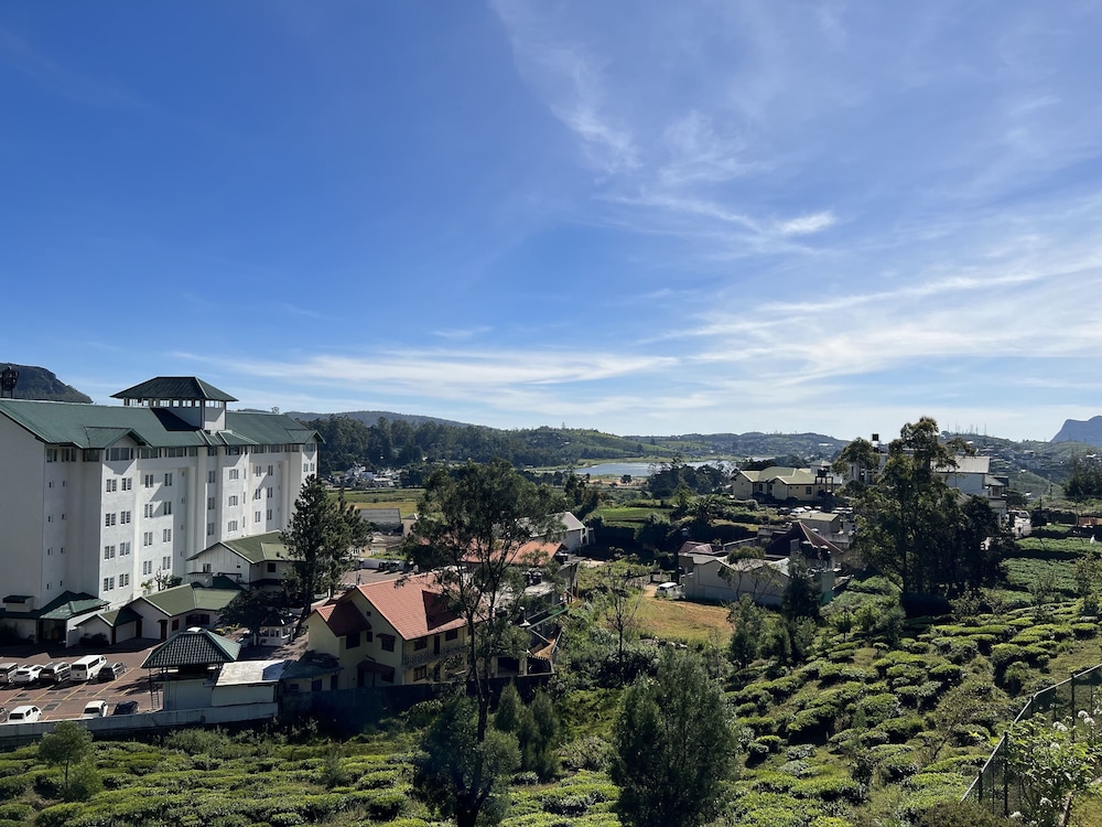 Tea Bush Hotel - Nuwara Eliya