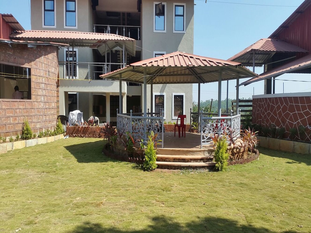 OYO 11898 Hotel Vhyomaan