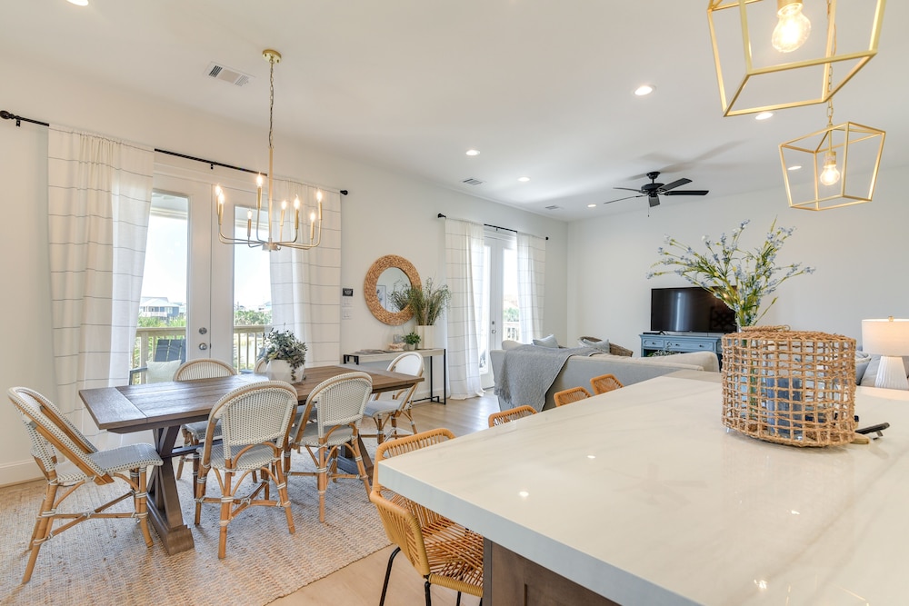 Near Terramar Beach: Home w/ Patio in Galveston