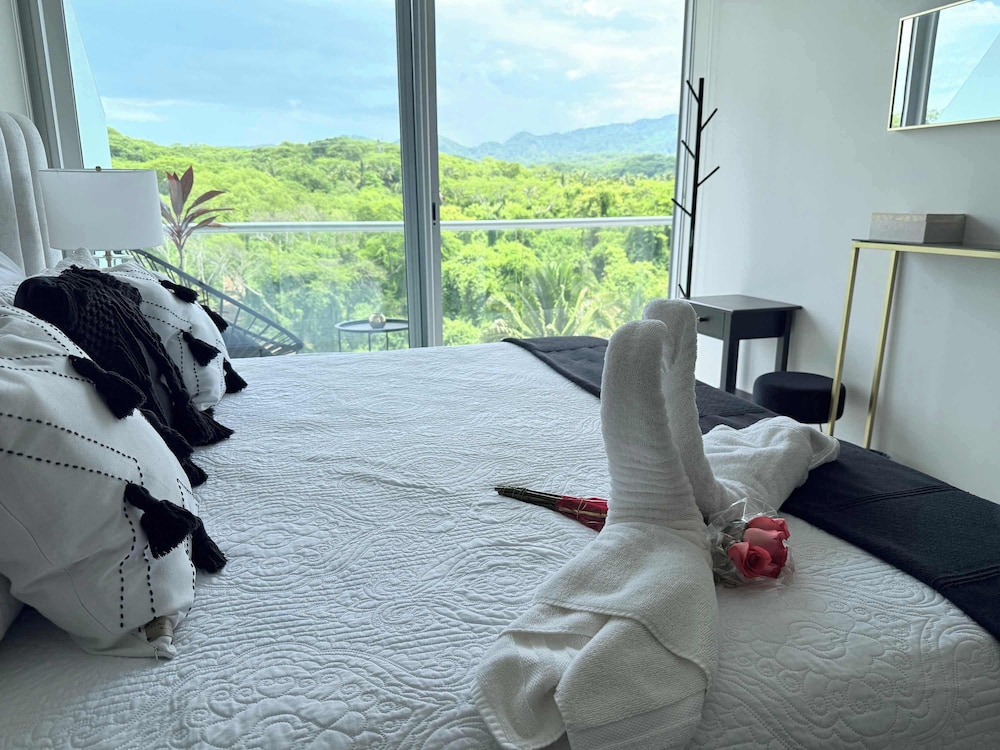 Luxury 2BR Bolongo Ocean View Private Beach