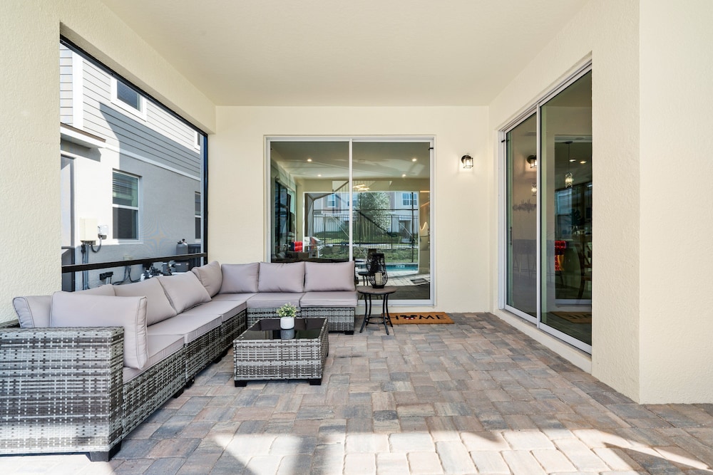 Light Welcoming Fun Resort Home Sleeps 20