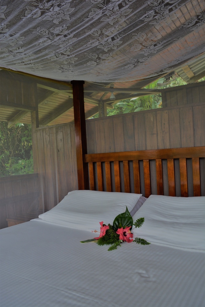 The Lookout Inn Lodge