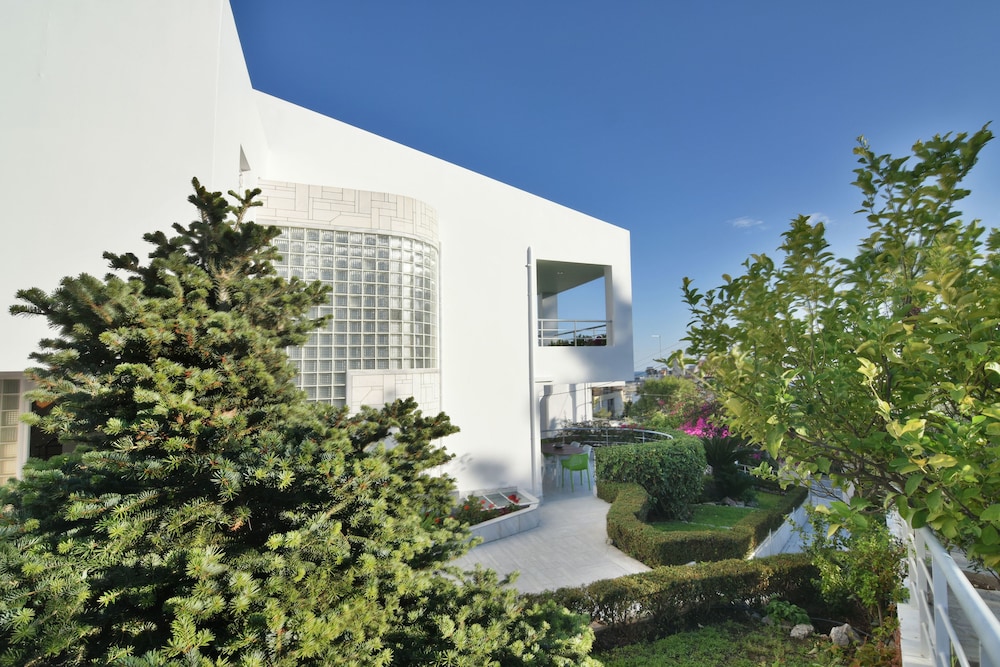 Hotel Coconut Villa - Image 1