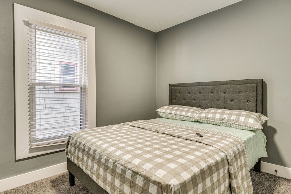 2 Mi to Mass Ave: Convenient Townhome w/ Yard!