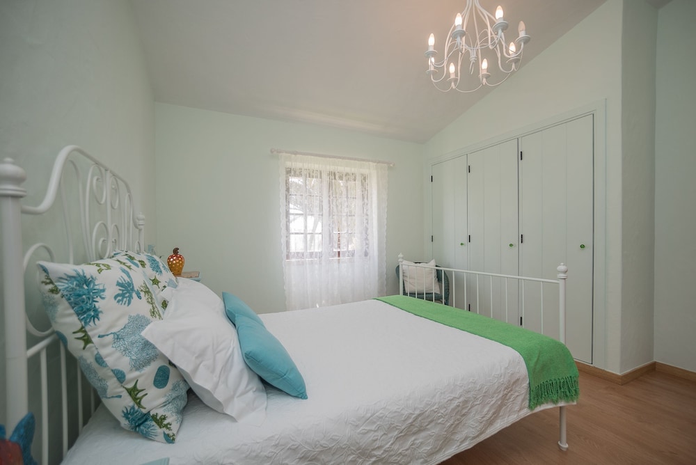 Ericeira Villa Surf Camp Hostel