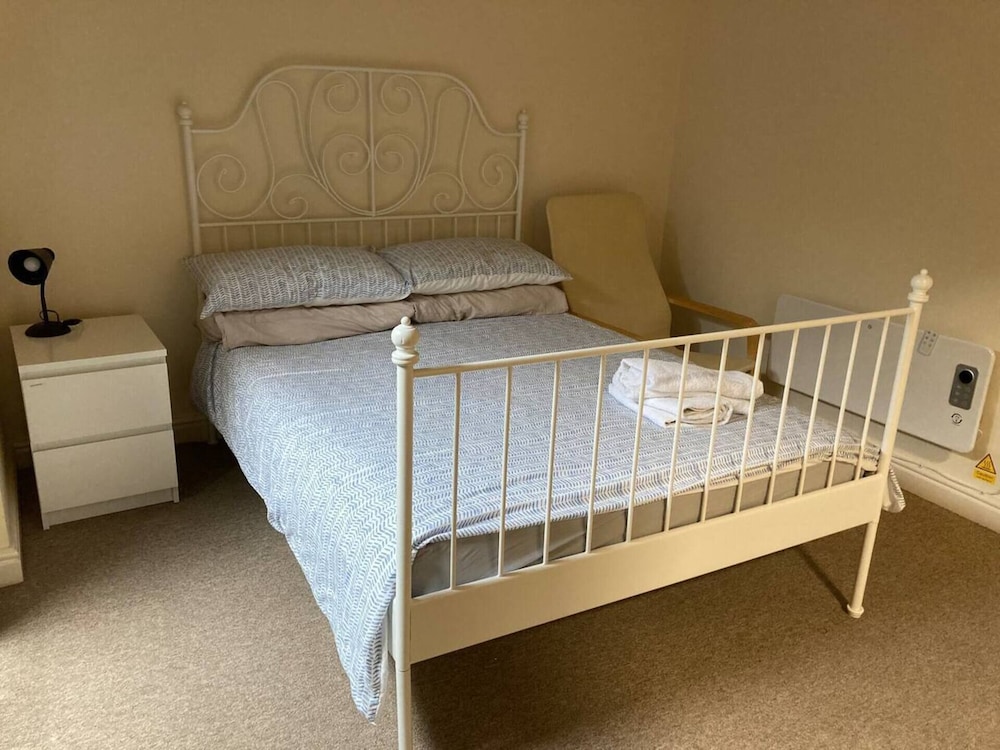 1-bedroom Ground Floor Near Rugby School view 3