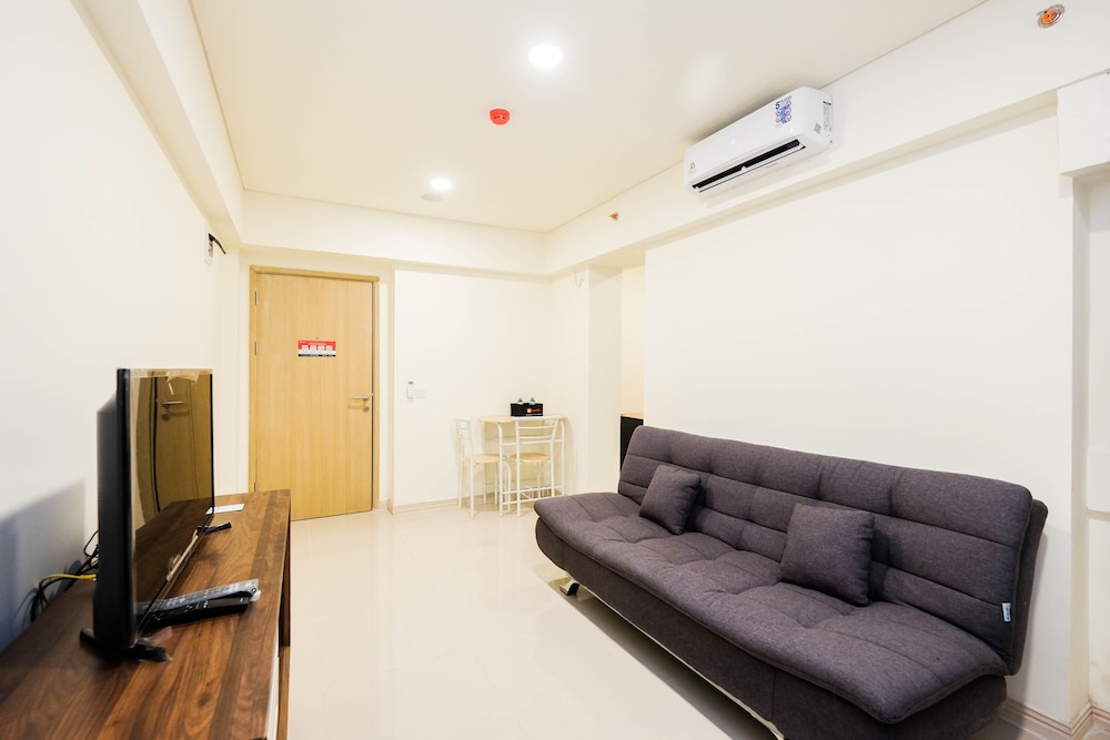 Homey And Cozy Living 1Br + Working Room At Meikarta Apartment view 4