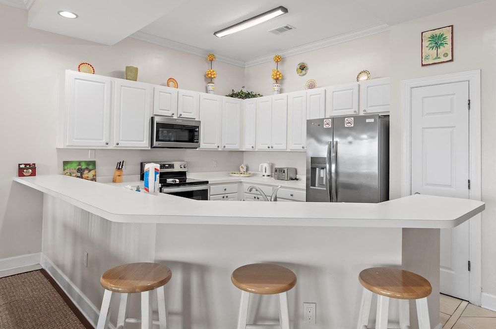 Pavilion Palms 205b