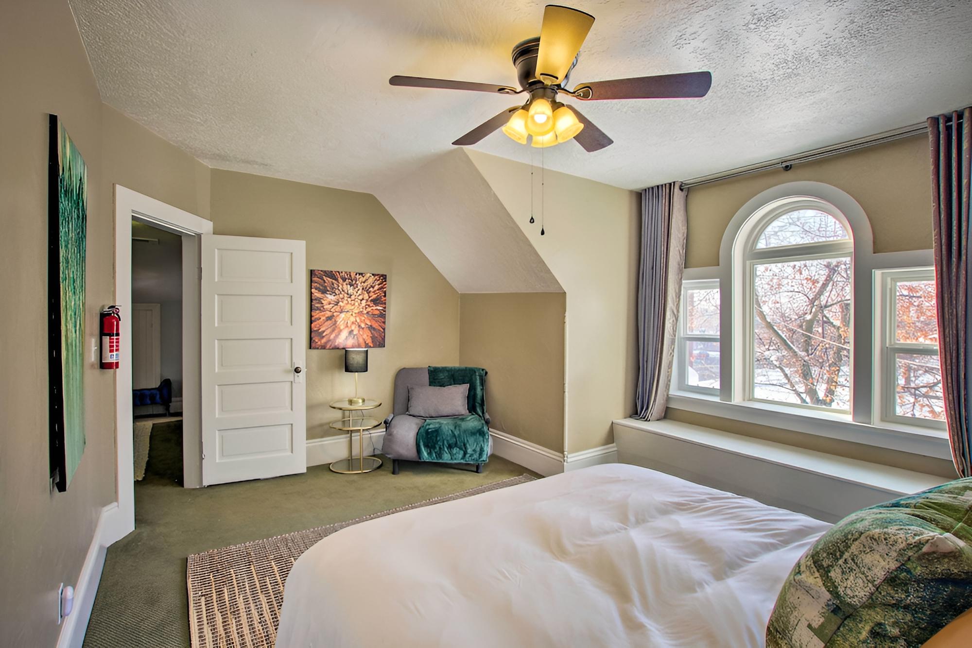 Beautiful Downtown House < 3 Miles to Hiking & USU view 4