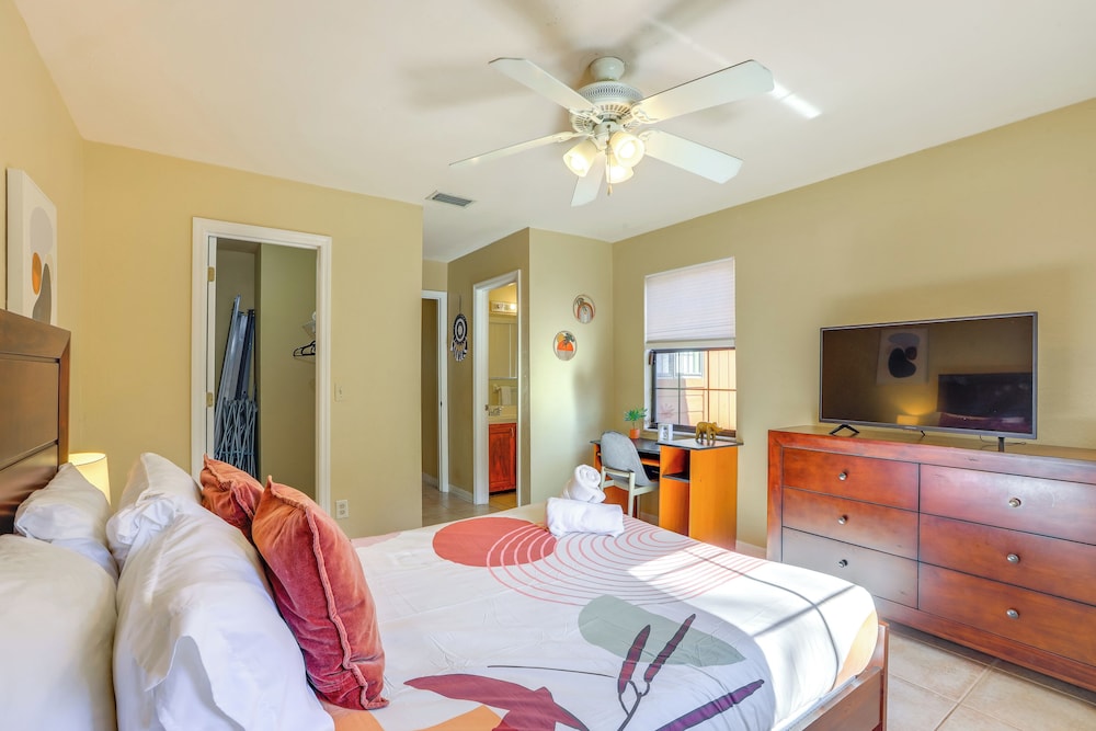 3 Mi to UF Campus: Charming Gainesville Townhome