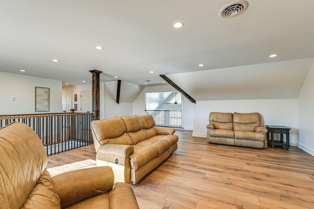 Spacious Home in Paradise Grove Nolin Lake!