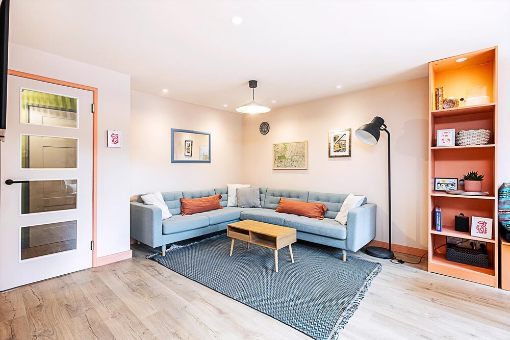 Bright 2-bed Home Near Putney Riverside