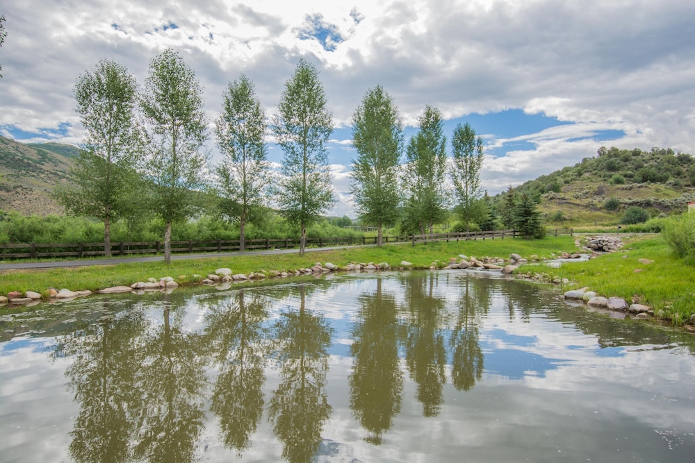 Twin Creeks Ranch Luxury Aspen Group Retreat 25-acres Guest House