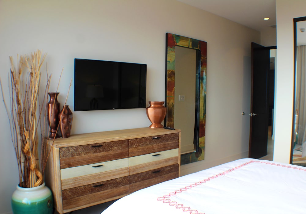 CR Luxury Los Sueños Condos