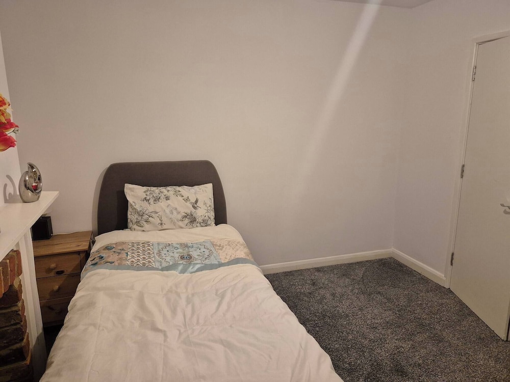 Room-private Room, Closer to Train Stati