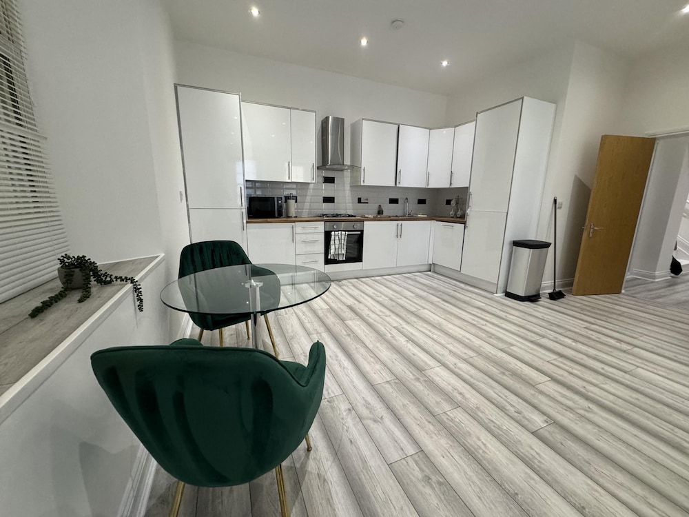 Gorgeous Spacious Apartment With Sea View view 4