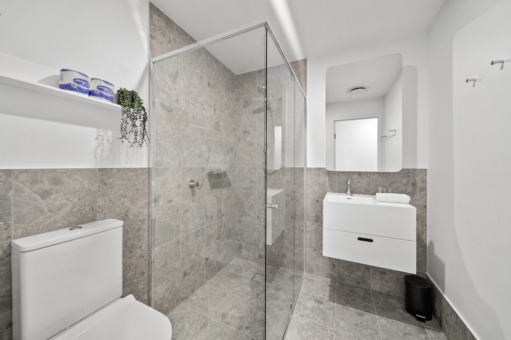 Bright 2-bed Apartment With Gym, BBQ & Pool Access