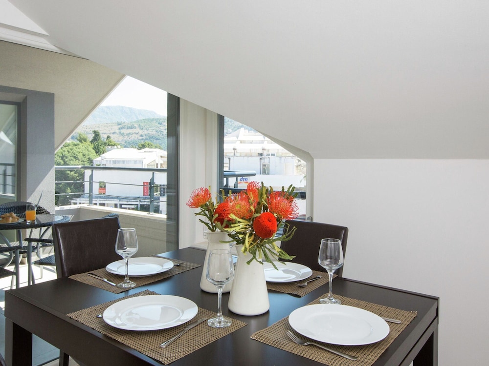 Topfloor Comfortable Luxury Apartment With Private Balcony,free Garage and Wi-fi