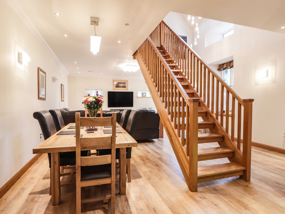 1 The Coach House