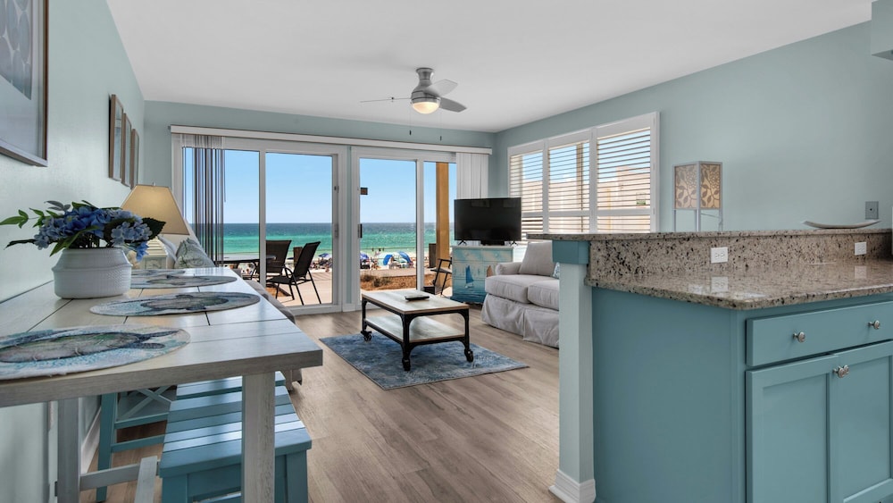 Crystal Sands 112b: Beachfront Condo With Front-row Gulf Views