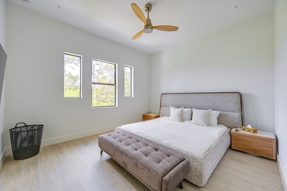 Walk to Celebration Park: Naples Home w/ Pool!
