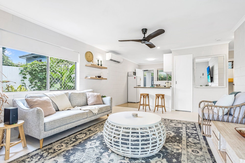 Bright and Spacious Triplex Near Holloways Beach