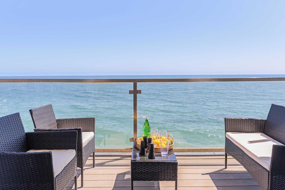 Big Rock Beach Retreat With Oceanfront Balconies, Direct Beach Access & Sweeping Sunset Views Pacific Coast Outlook by Avantstay