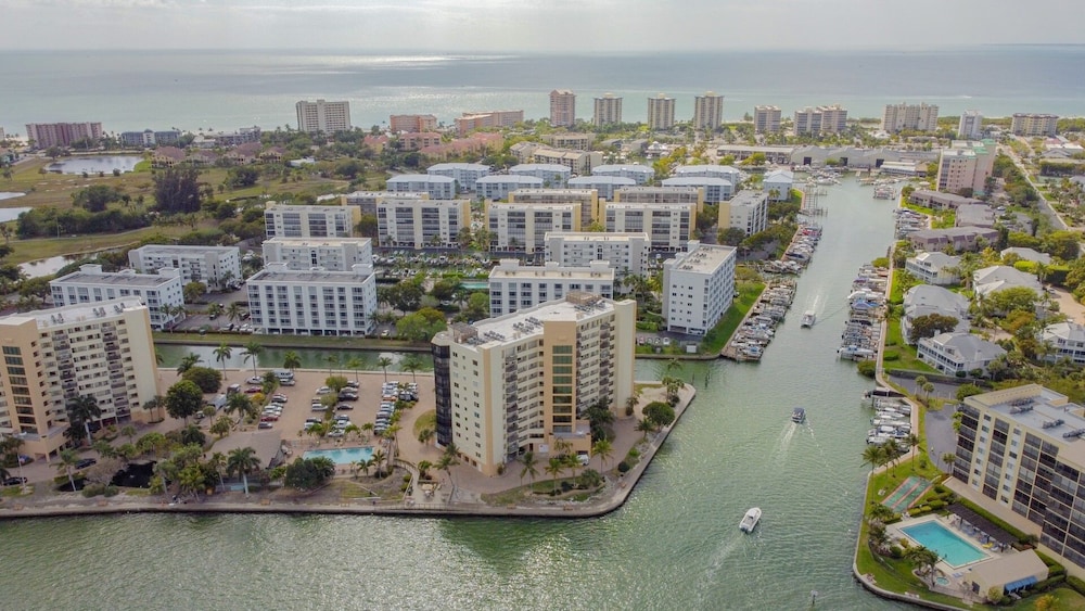 Harbor Point 224 - Bay Beach Lane 2 Bedroom Condo by RedAwning view 5