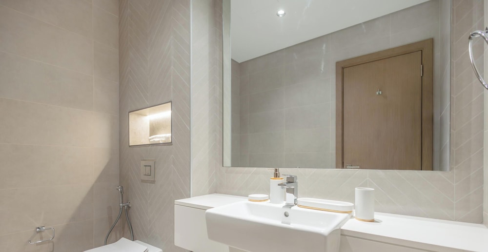 LUX The Burj Khalifa Lagoon View Suite 5