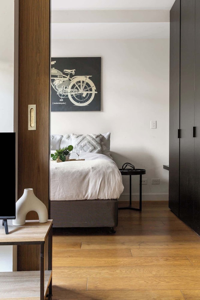 Modern & Cozy 2BR Apartment Close to Melbourne Uni