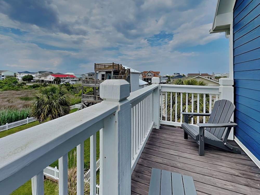 Otter Oasis by Topsail Realty