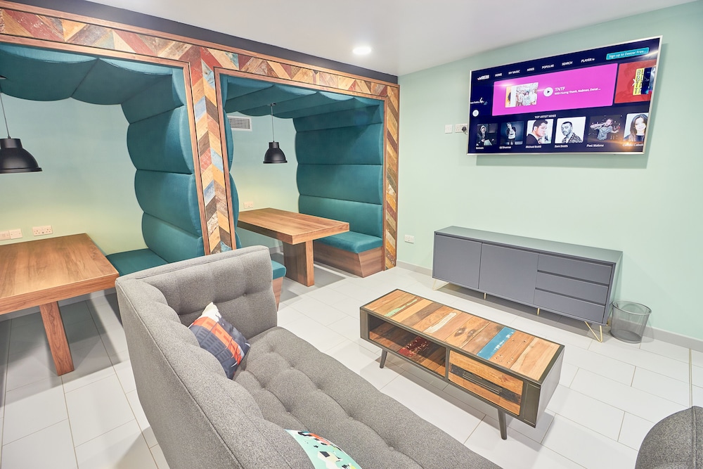 Destiny Student Meadow Court - Campus Accommodation