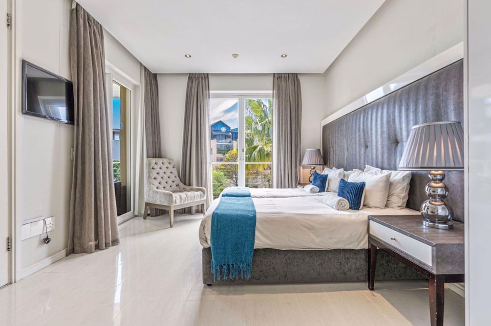 Canal View Two Bedroom Luxury Apartment - 610